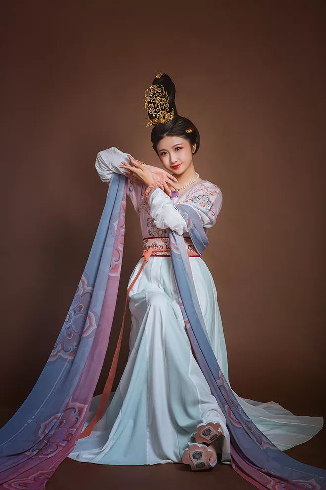 锦瑟无端，费尽思量：从李商隐的《锦瑟》看东方美学的朦胧意境
