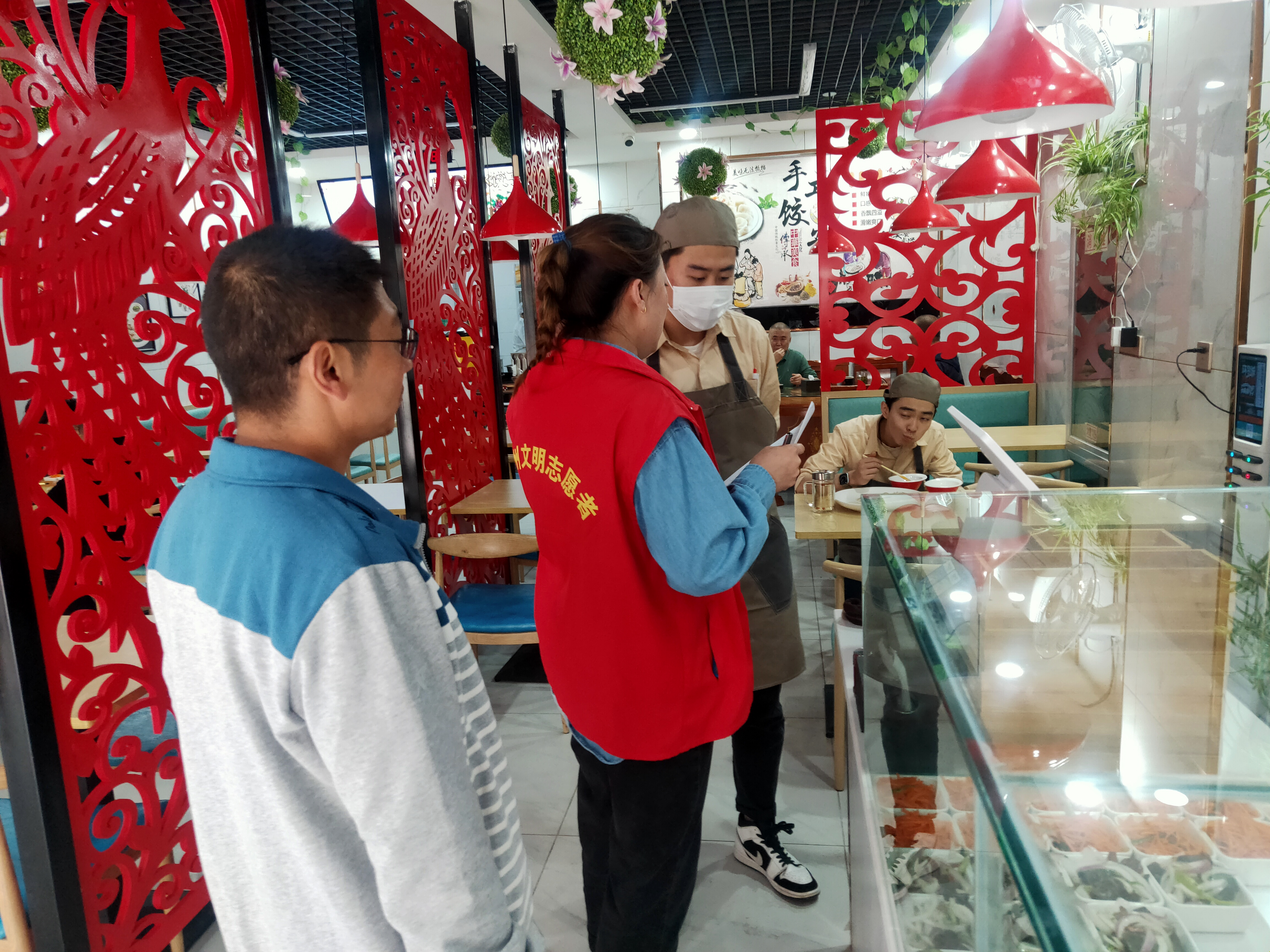 酒香也怕巷子深！这个社区走街串巷宣传社保政策