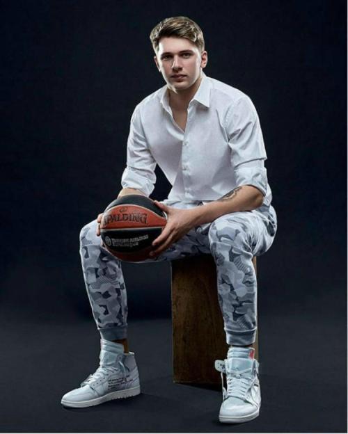 nba里最帅的球员有哪些(网友票选nba十大最帅球星,库里仅排第四)