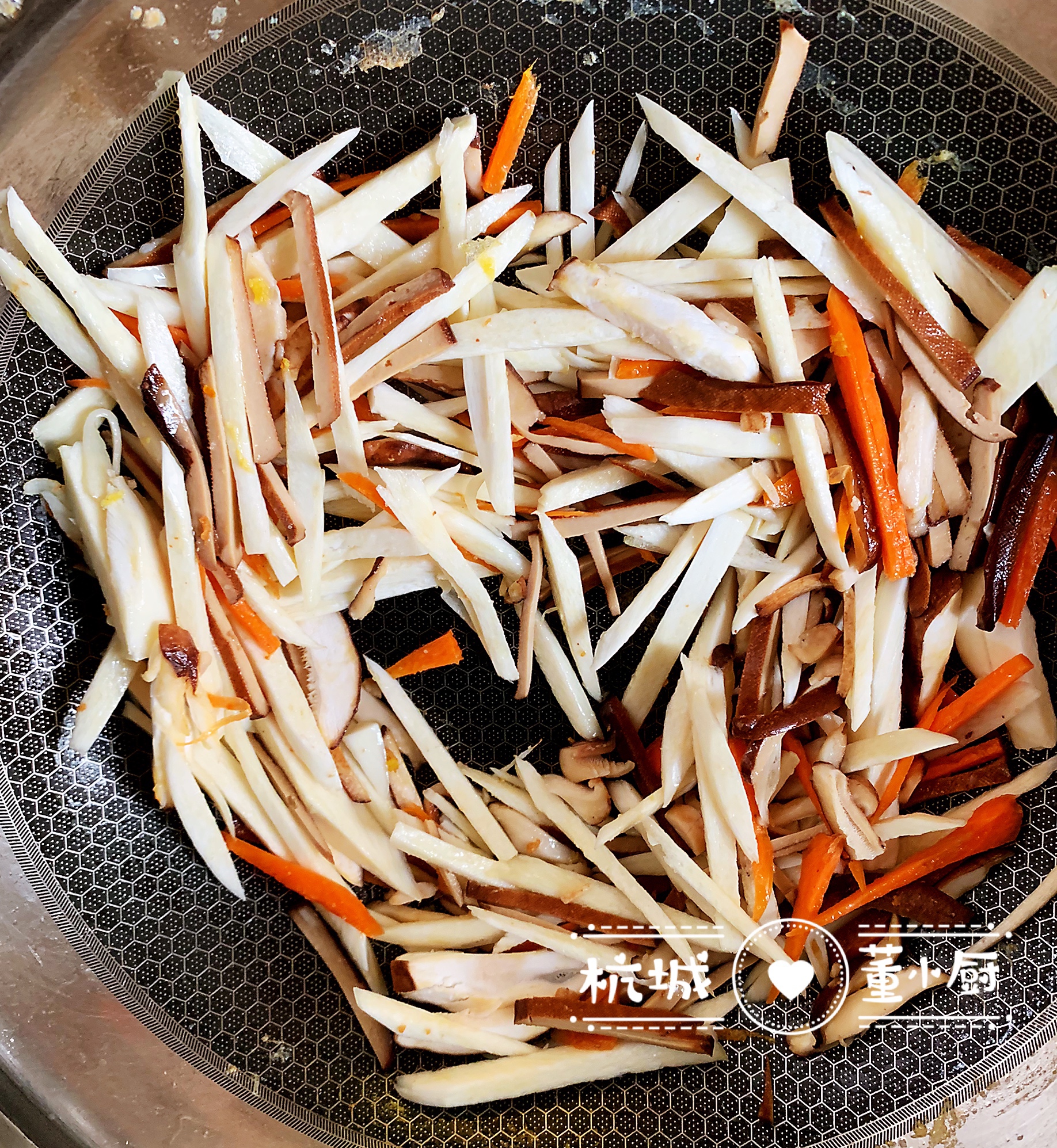 茭白干怎么做好吃（茭白干这么做鲜香味美）