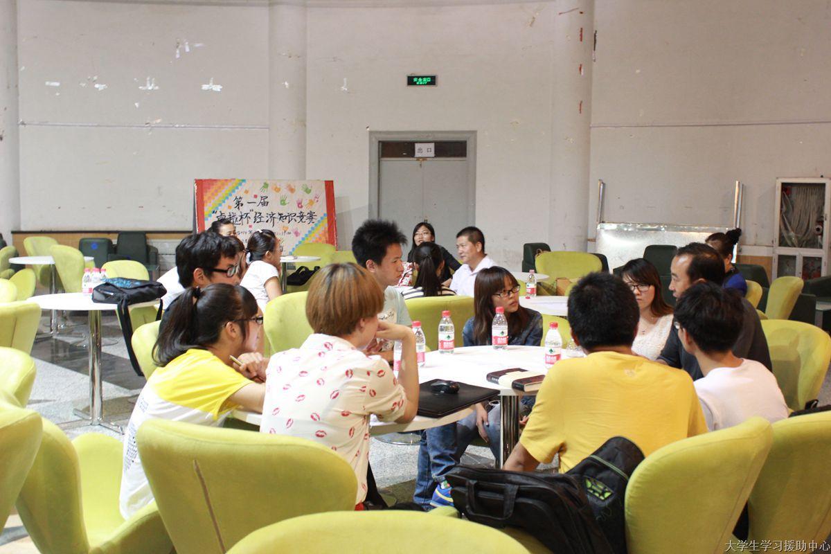 大学里“商机”无限，存在些许“灰色交易”，一旦接触将不胜其弊