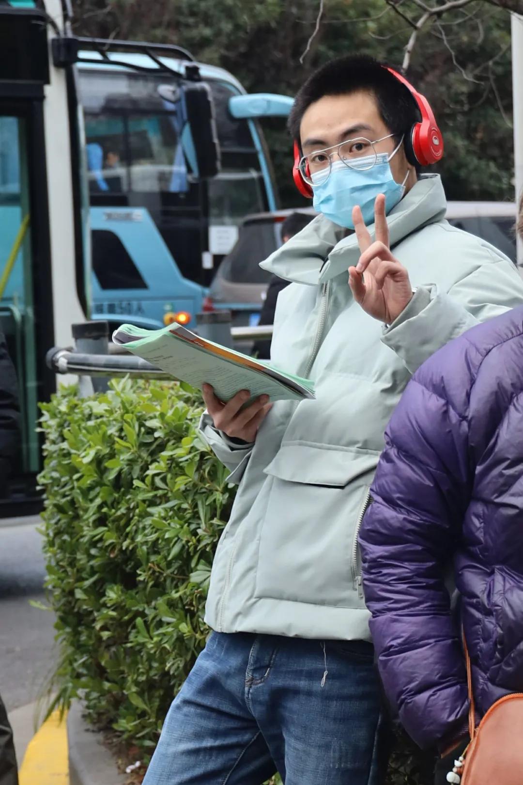 考生规模再创新高！考研首日，多图直击复旦大学考点