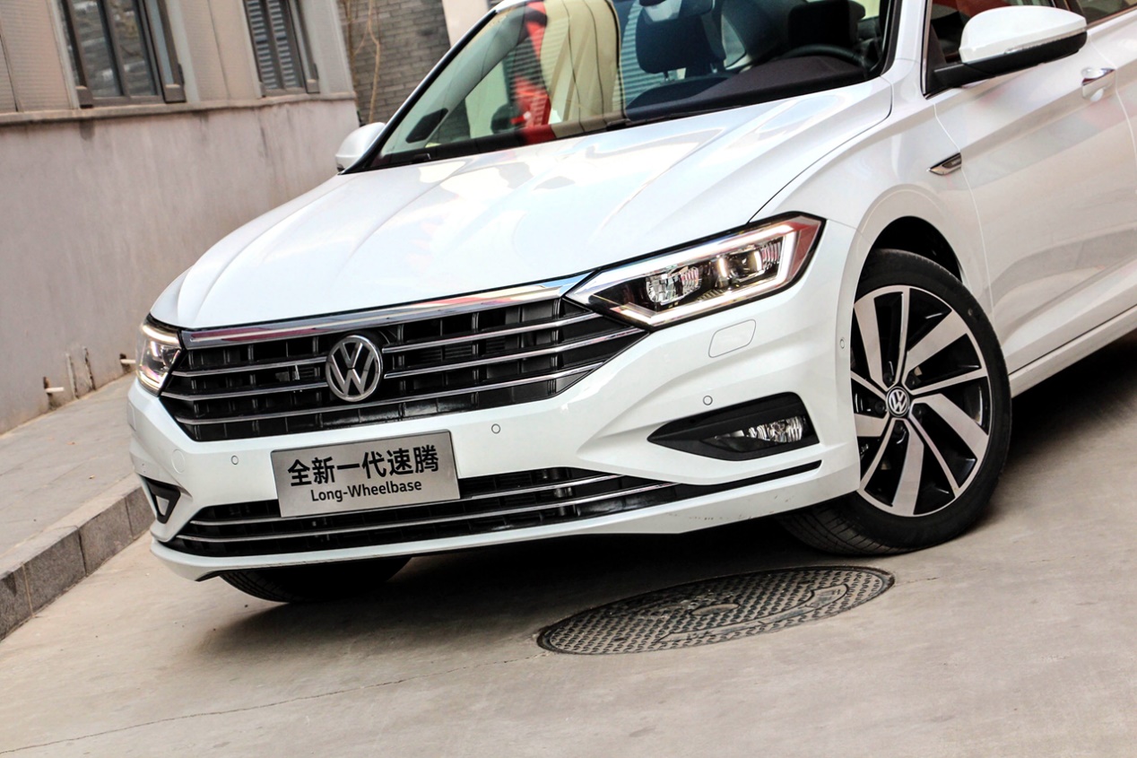 3月18日晚间,一汽-大众全新一代速腾在三亚正式上市,新车采用了与海外
