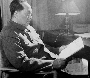 毛主席动手术，周总理不顾自身病重去探望，毛主席：我要听满江红