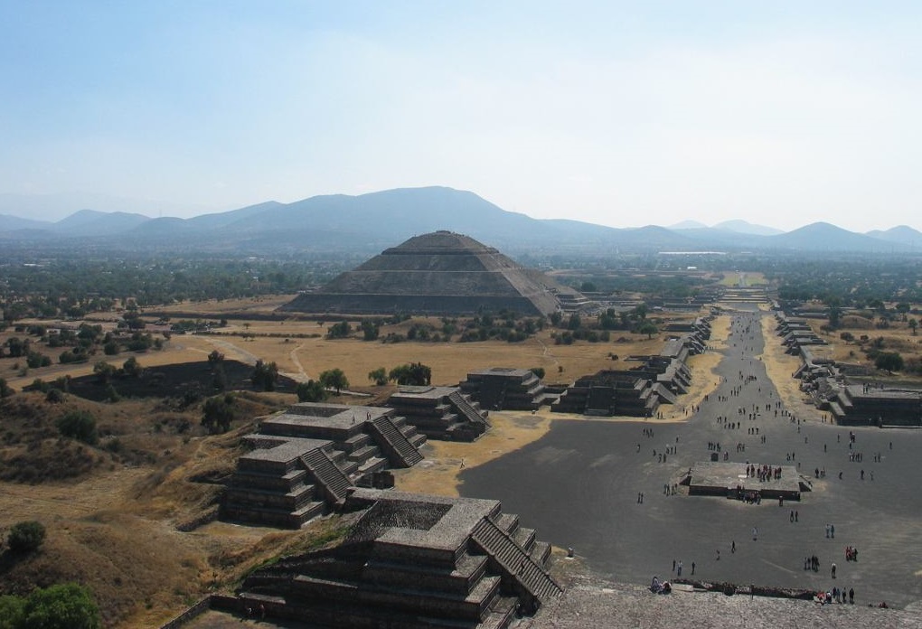 在公元1325年建成了特诺奇蒂特兰城,也就是墨西哥城的前身