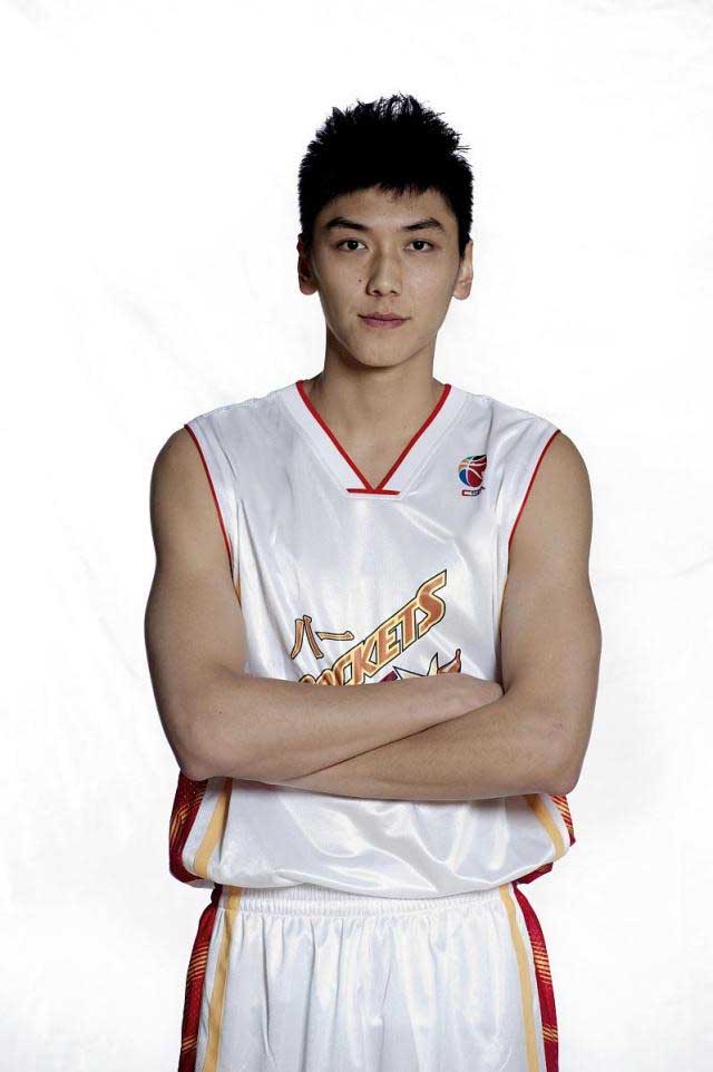 cba张博为什么退役(张博:因骨龄没过关被辽篮放弃的天才少年,28岁退役