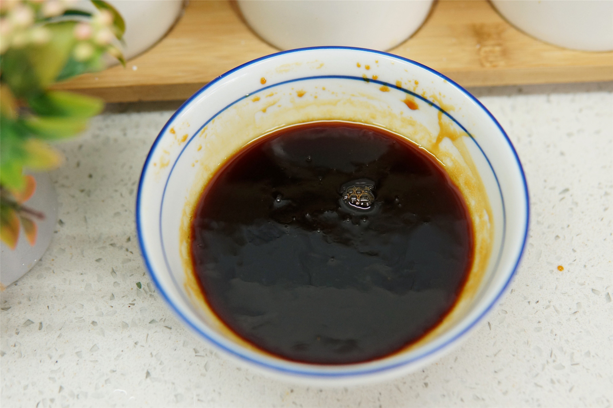 炒糖色,用油炒还是用水炒?教你认识糖色的4个阶段,红亮不发苦