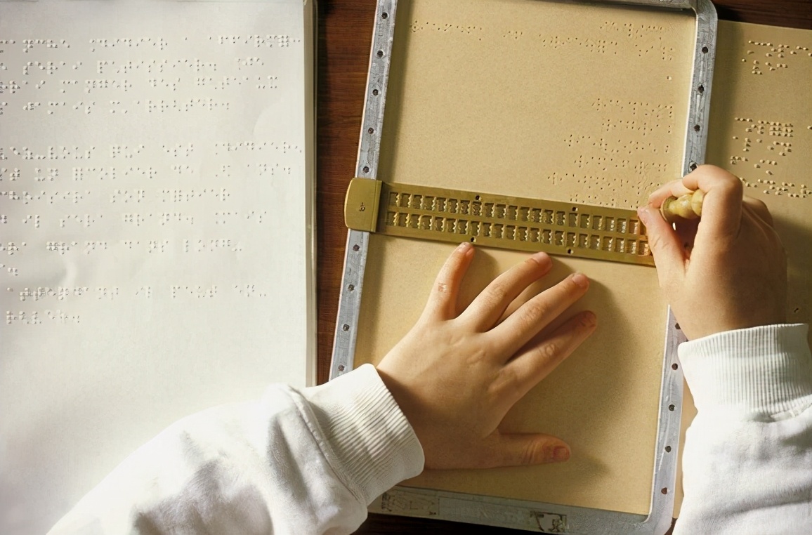 正能量！11位盲人考生参加2021高考，教育部提供专门的盲文试卷