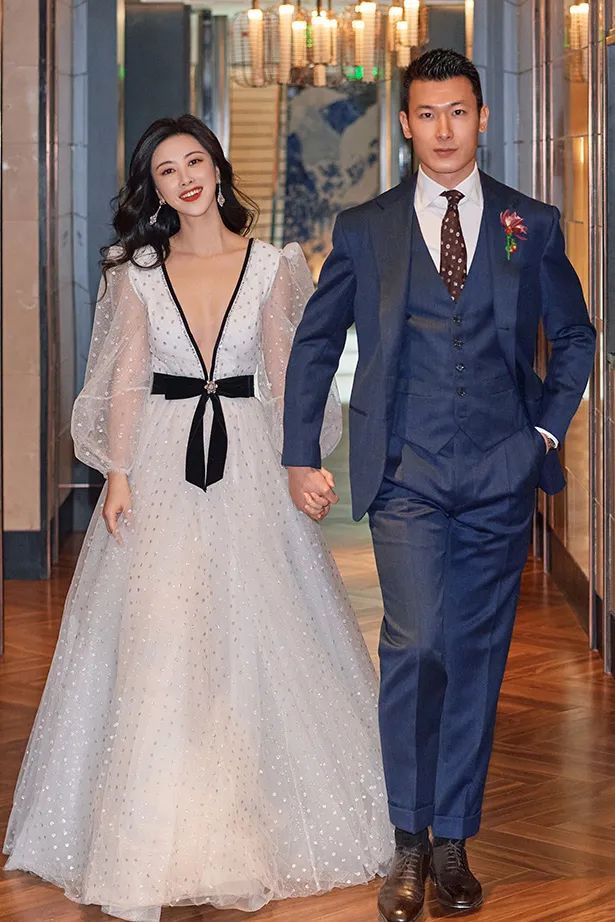 朱珠婚礼戴Tasaki，新郎戴百达翡丽，结婚珠宝腕表怎么配？