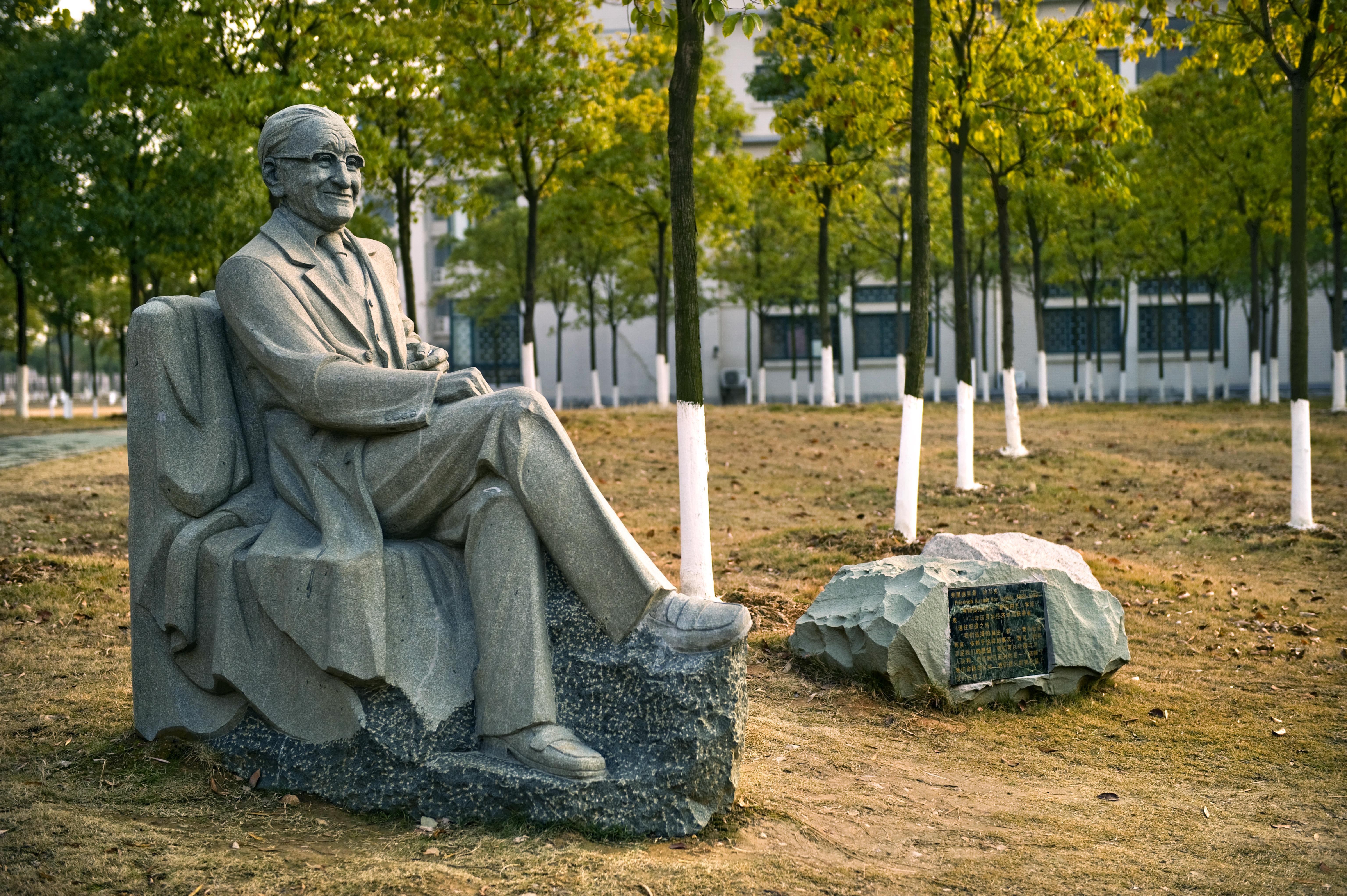 超牛！湖北学霸姐姐：从贫困山区走出，3年打工积攒15万余元，还为弟弟负担学费！