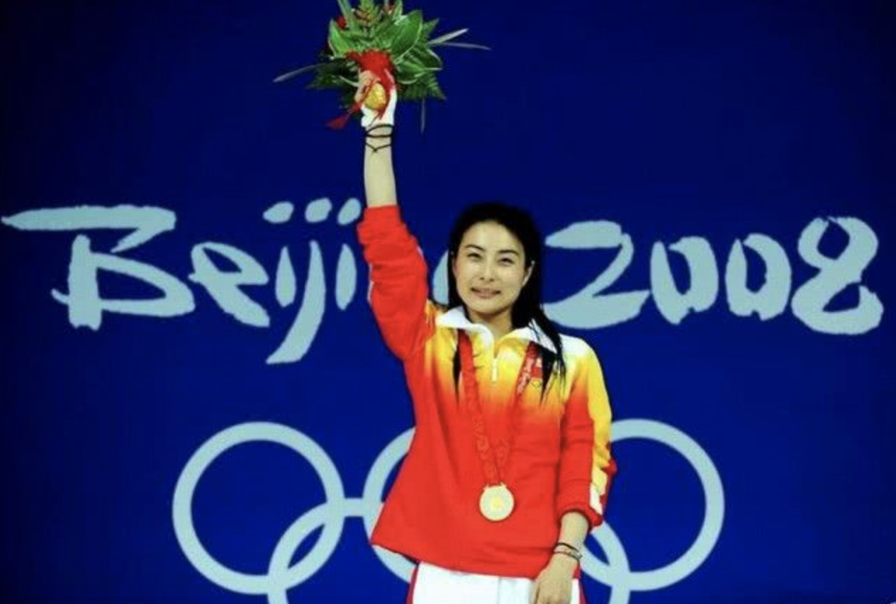 2008年北京奥运会,以415.35的成绩夺得冠军,也创造该项目最高分.