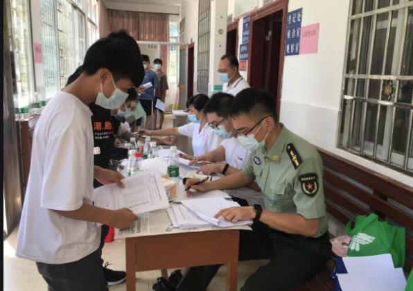 下半年将进入公务员考试高峰期，大学生具备这个优势，更容易上岸