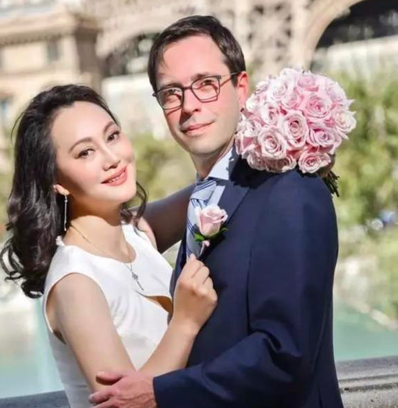 宋佳的负心情史，丈夫患病后远赴美国，靠美貌征服了4个男人