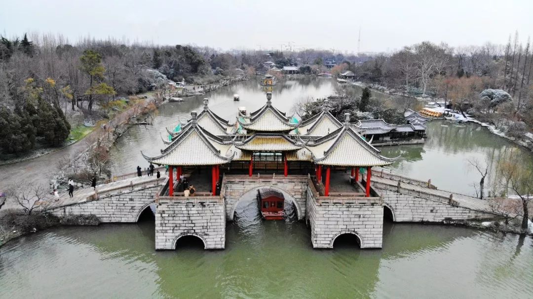 花影飞雪瘦西湖，诗词梦里醉扬州