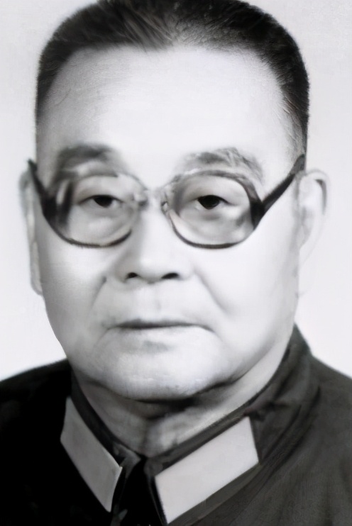 政委:吴建初(大校)支队长:吴中焘(无资料)东进纵队所辖第5支队钟汉华