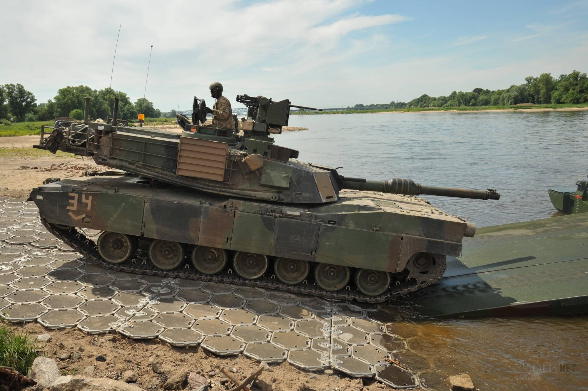 ����½���������Ƚ�����Ϊ�β�����ǿ��