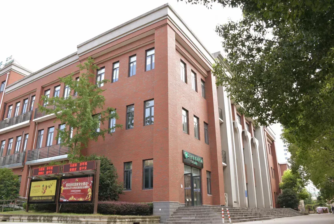 坐拥9幢餐饮大楼、24小时不打烊食堂！上海大学推出这一套餐，火上热搜！