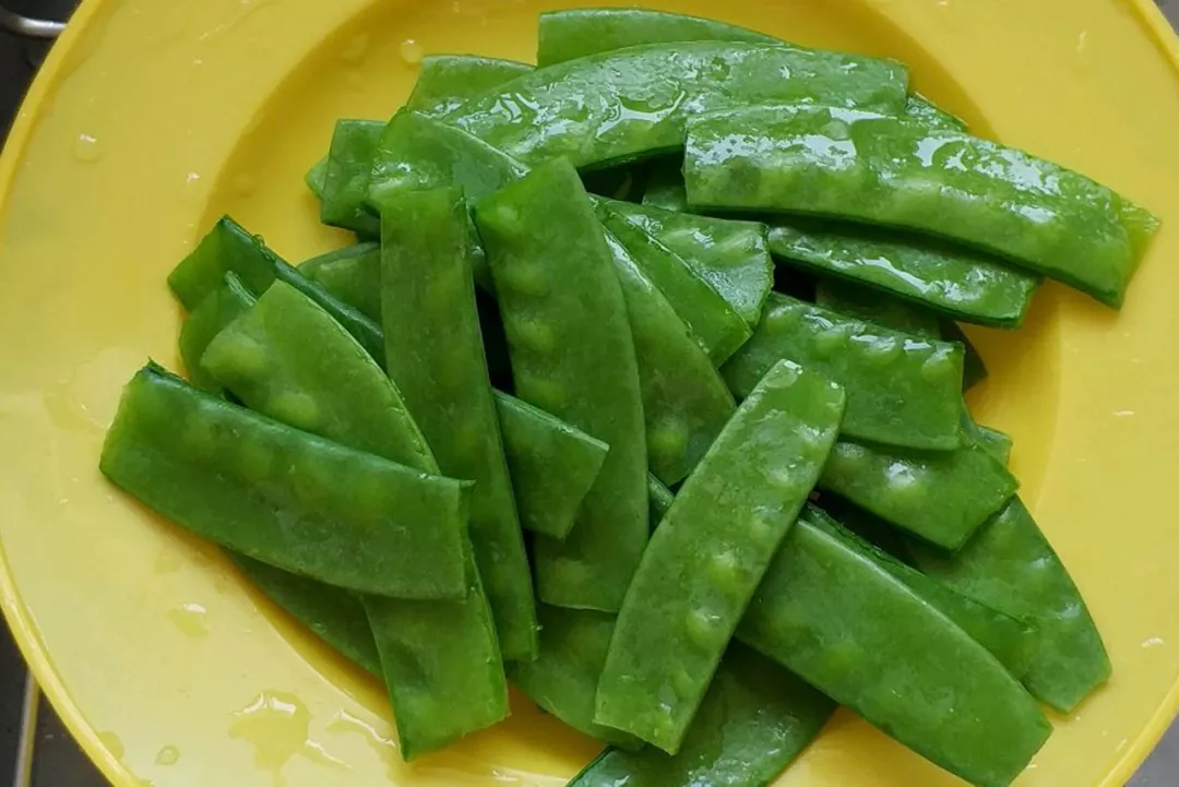 奇异果怎么吃(让心情美丽的早餐食谱：红心猕猴桃，搭配荷塘小炒和汤饺)