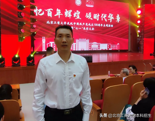 集体爆照！北京这所高校辅导员天团高能亮相，17人个个有颜有才！