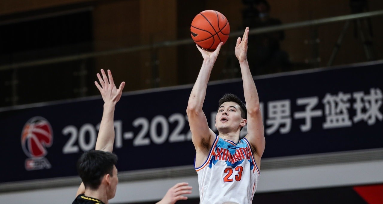 为什么nba以前没后撤步(深度分析，后撤步三分在NBA联盟盛行，为何在CBA联赛却很少见？)