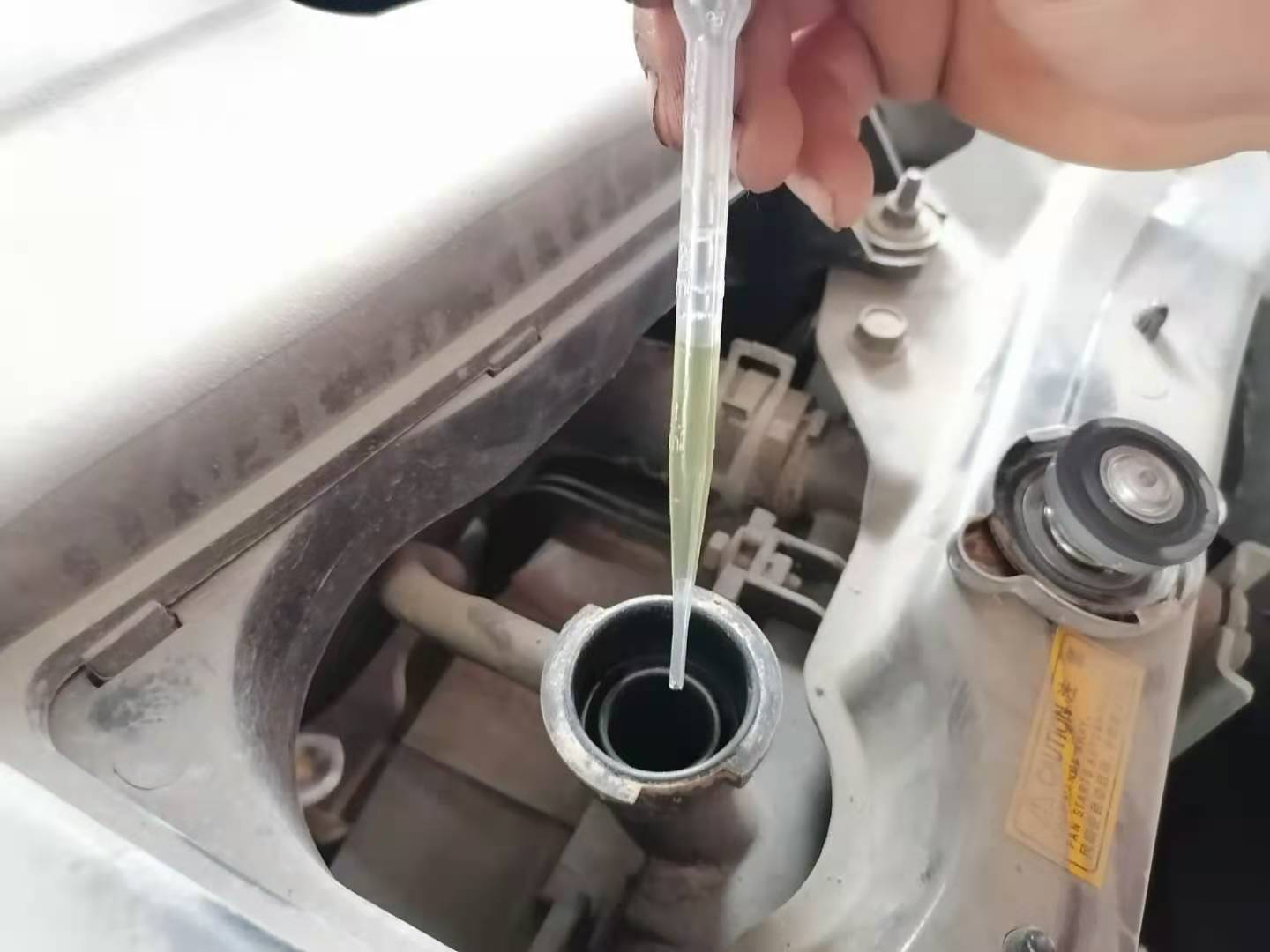 汽车防冻液多久需要更换？胖哥用数据说话，为大家排疑解惑