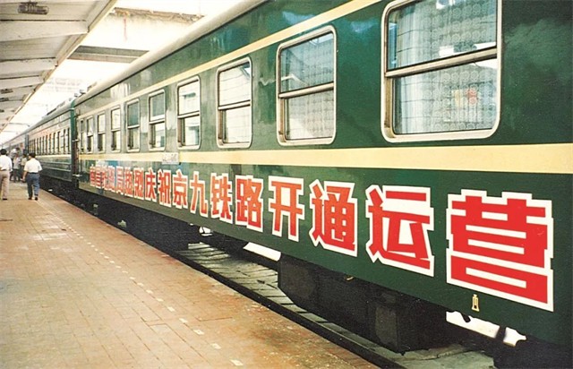 京九线起点(1992年修京九铁路，为何要在信阳“拐大弯”？这归功于八位老将军)