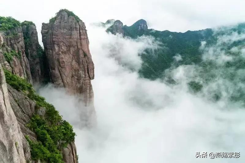 空山新雨后,景色分外娆,竹筏水上行,诗意盎然时,你心动了吗?