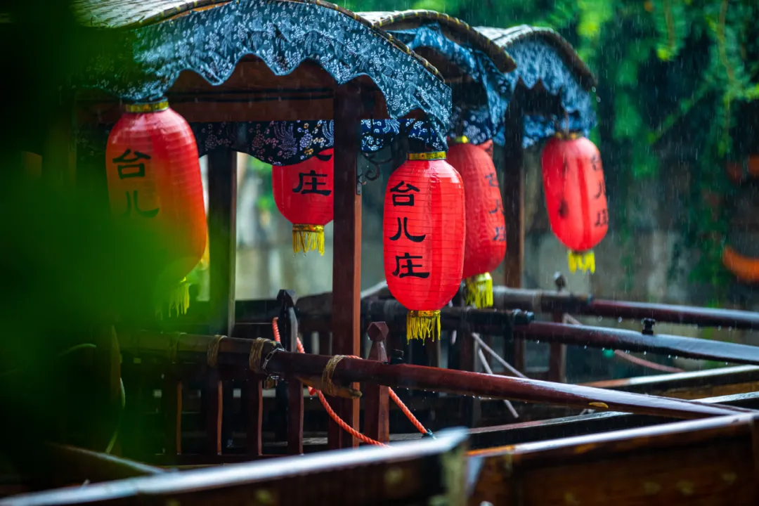 古城的雨 | 碧波画舫听雨眠，风止雨霁踏秋来