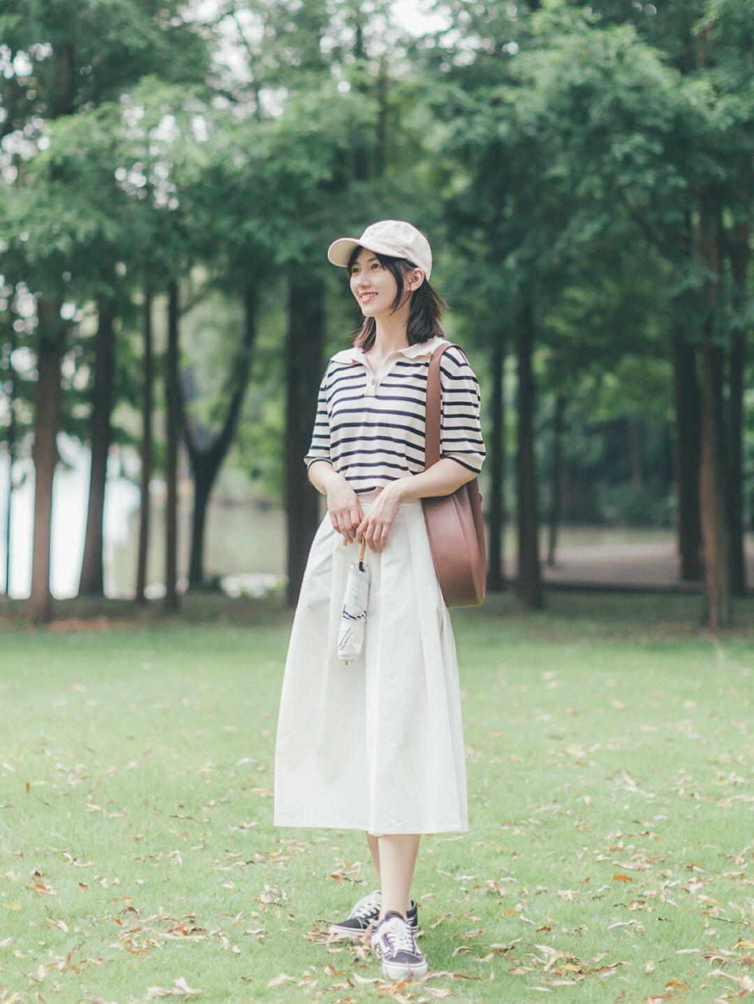 关于白衬衣碎花裙帆布鞋的说说 _晶羽文学网