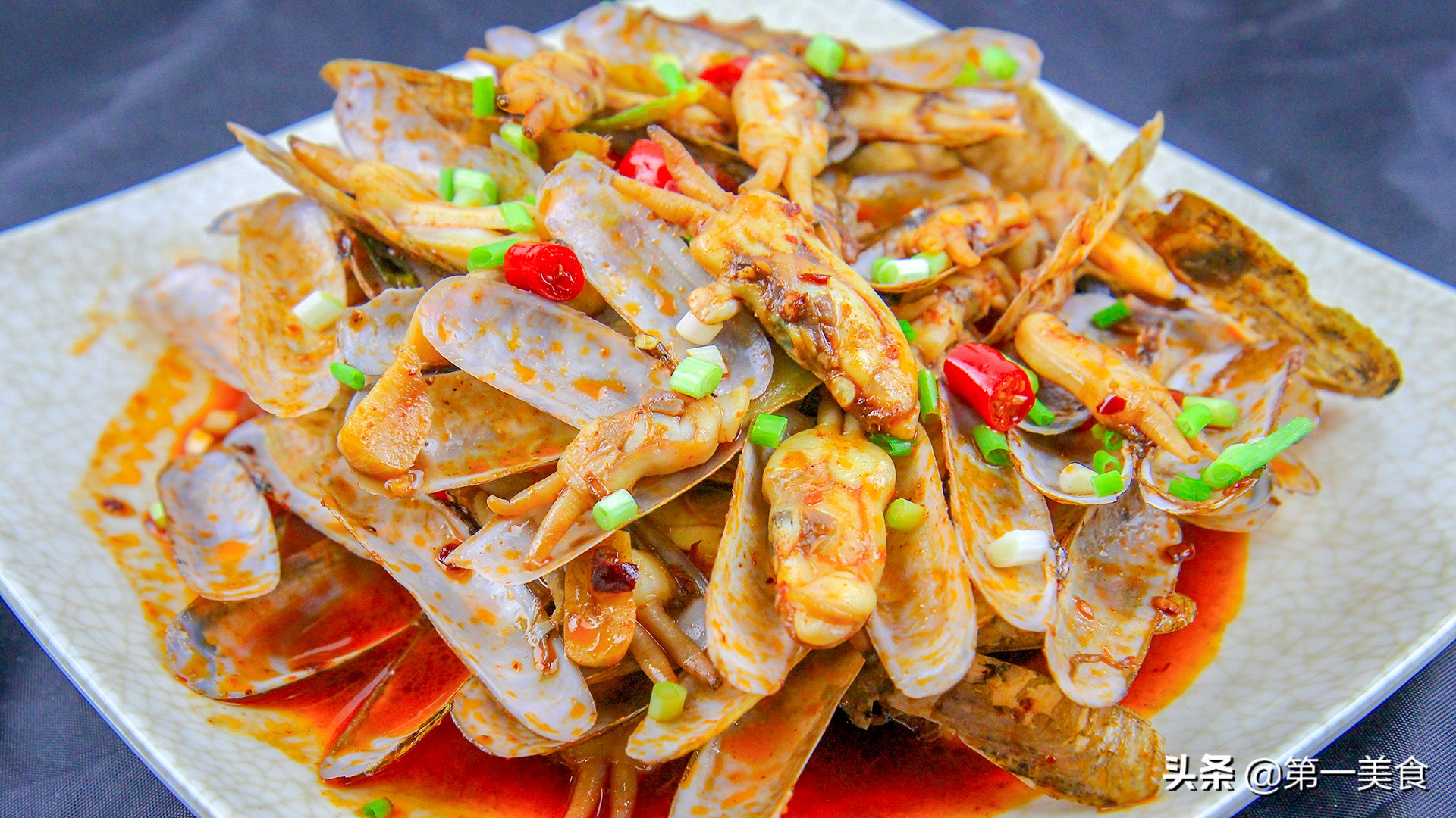 蛏子的家常做法(香辣蛏子这样做一煮一炒香辣过瘾)