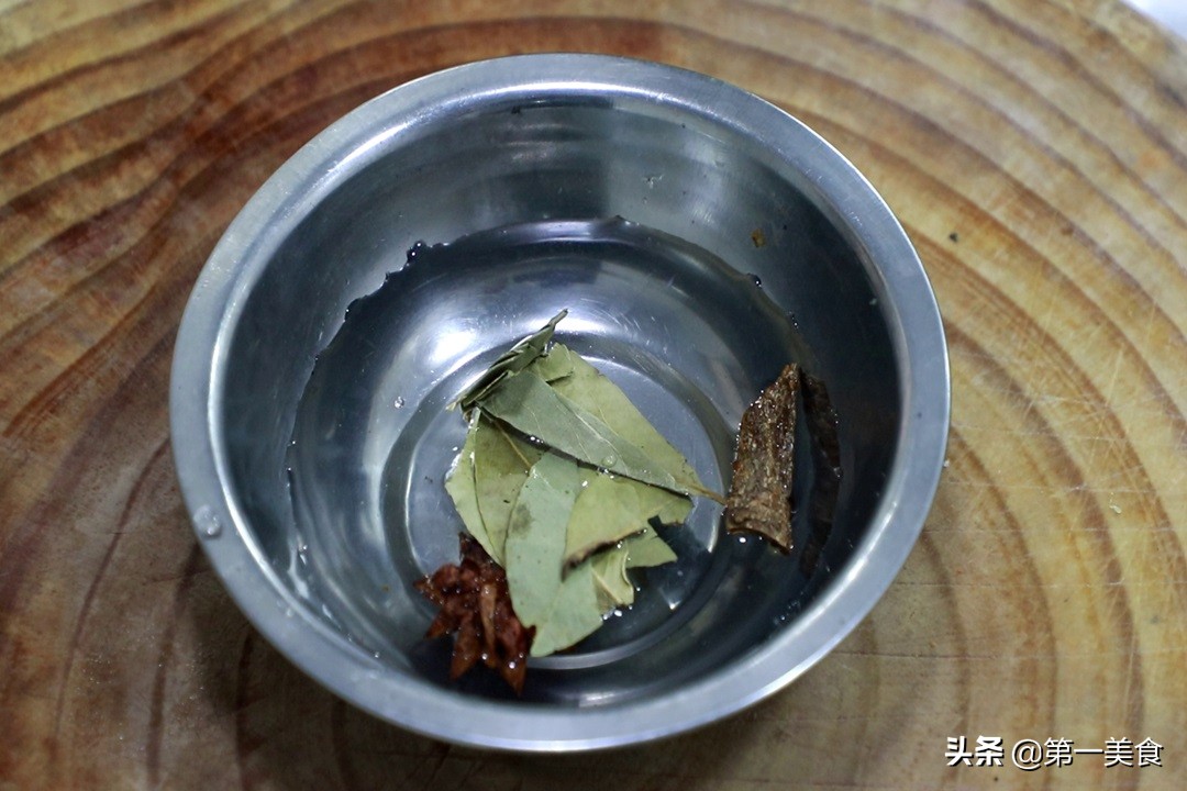 黄豆酱的用途与用法（黄豆酱再也不用买，一炒一熬真简单）