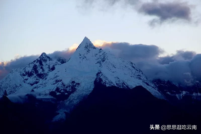 香格里拉的一处秘境，可以躺着看雪山的地方，一生必须走一次