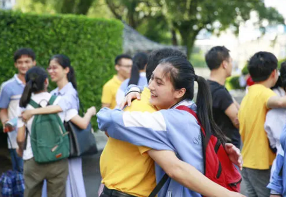 “我考不上大学怎么办？”，面对孩子灵魂拷问，家长回答堪称完美