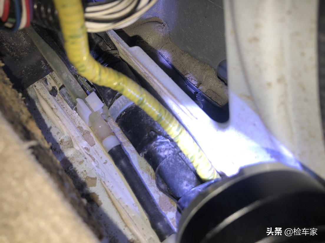 买主花25万高兴拿下8年车龄进口普拉多，拆开饰板后很难受