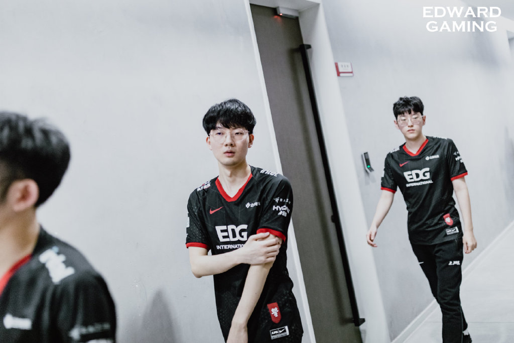 LOL“选手KDA榜”出炉，左手和阿水无缘TOP10，EDG老粉：实至名归