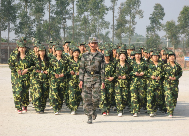 大一新生军训别“耍滑头”，不要聪明反被聪明误，影响毕业就晚了