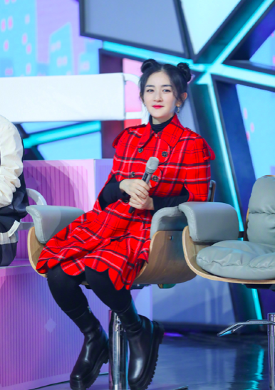 谢娜侄子考上清华，身份曝光获多项国家级奖，身高195文理皆学霸