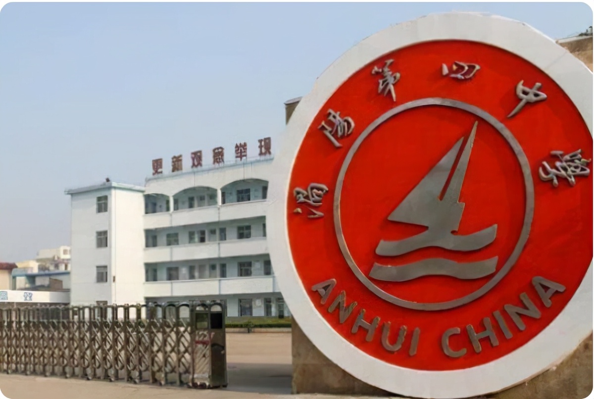 安徽一高中清退528名复读生，退还人均8000学费，学生该何去何从