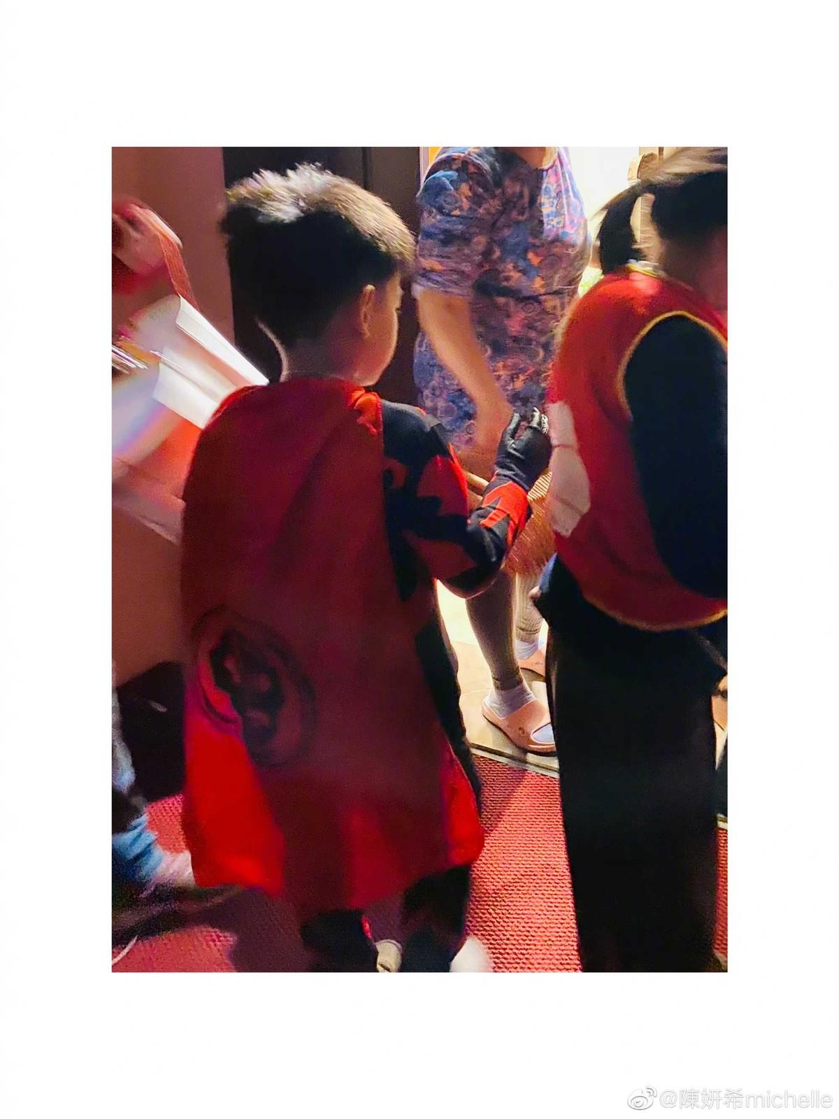 陈妍希罕晒儿子，5岁星星变瘦后好像爸爸，过节身边不见陈晓？