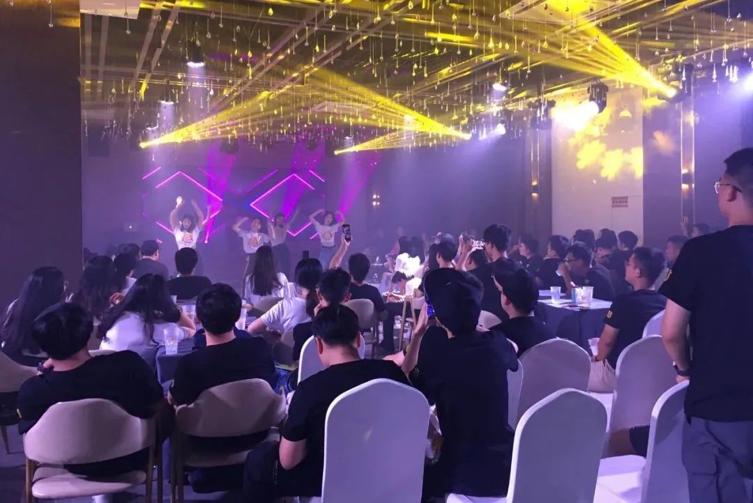 年会预定 | N+1种选择，不如选择一站式宴会服务