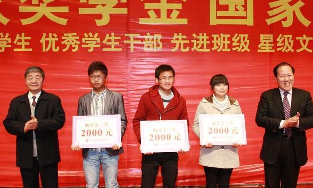 大一竞选班干部，“好处”多多，尤其是这3个职位，你不容错过