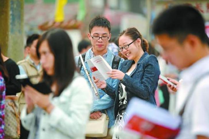 大二学长“凡尔赛式”晒寝室，空调独卫是基础建设，网友有点羡慕