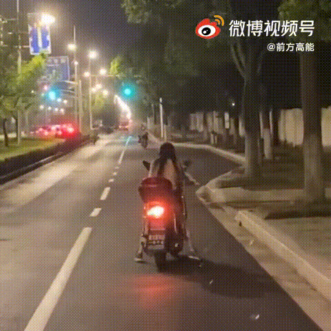 每日一笑：当电动车没电时，你是怎么回的家？