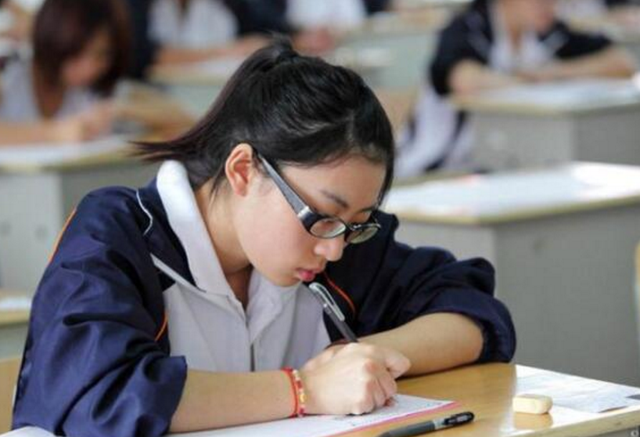 高考时的“新规定”，考生不能带框架眼镜，要创建“无声考场”