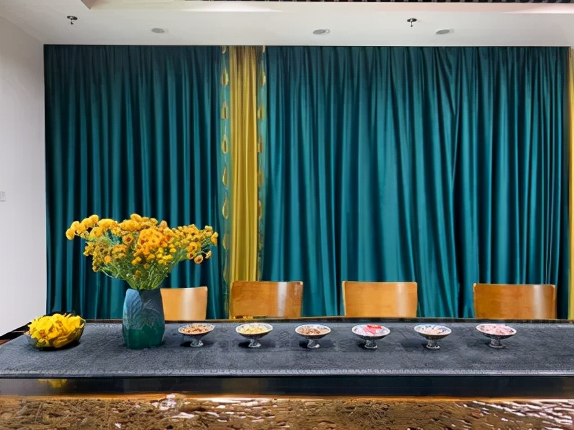 36岁奶茶店老板转行心理咨询师：开挂的美女不过都是厚积薄发