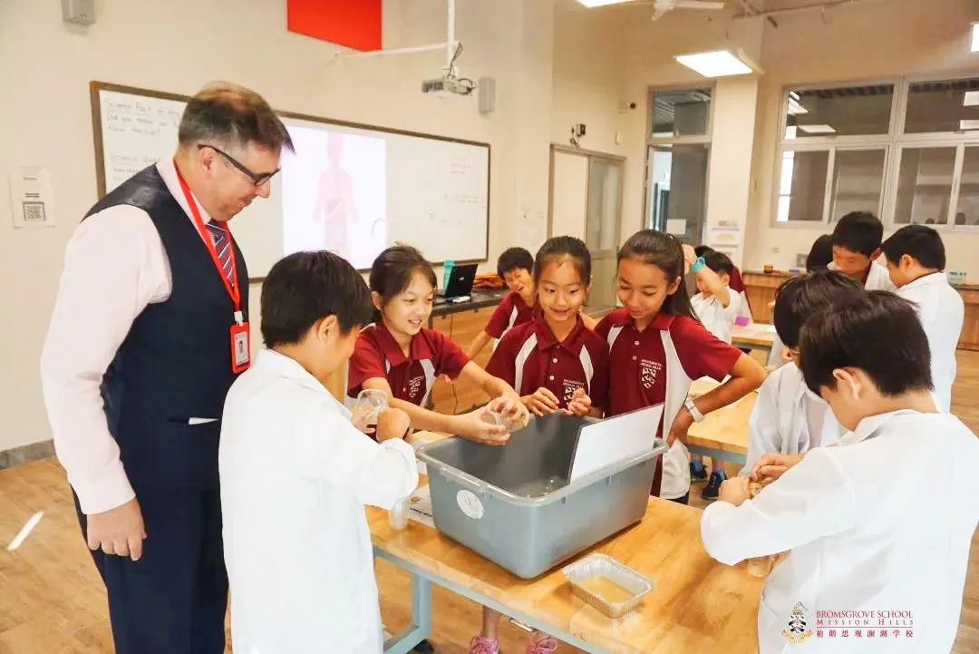 龙华最“神秘”的学校！竟然有550年历史！还是英式教育的典范！