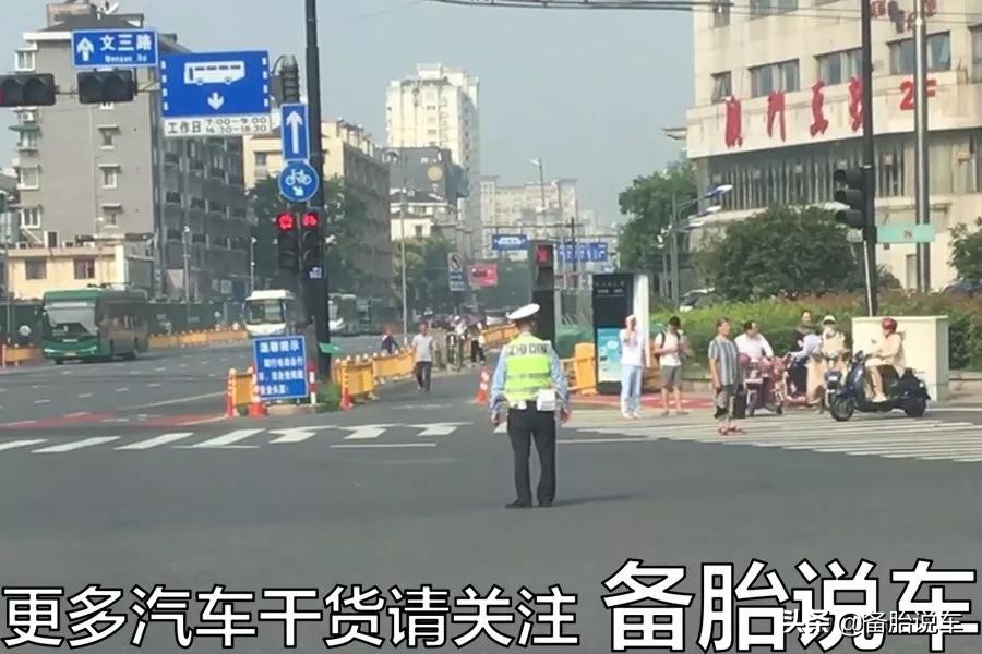 路口掉头扣3分罚款200？红灯不能走，绿灯也不能掉？到底该怎么做
