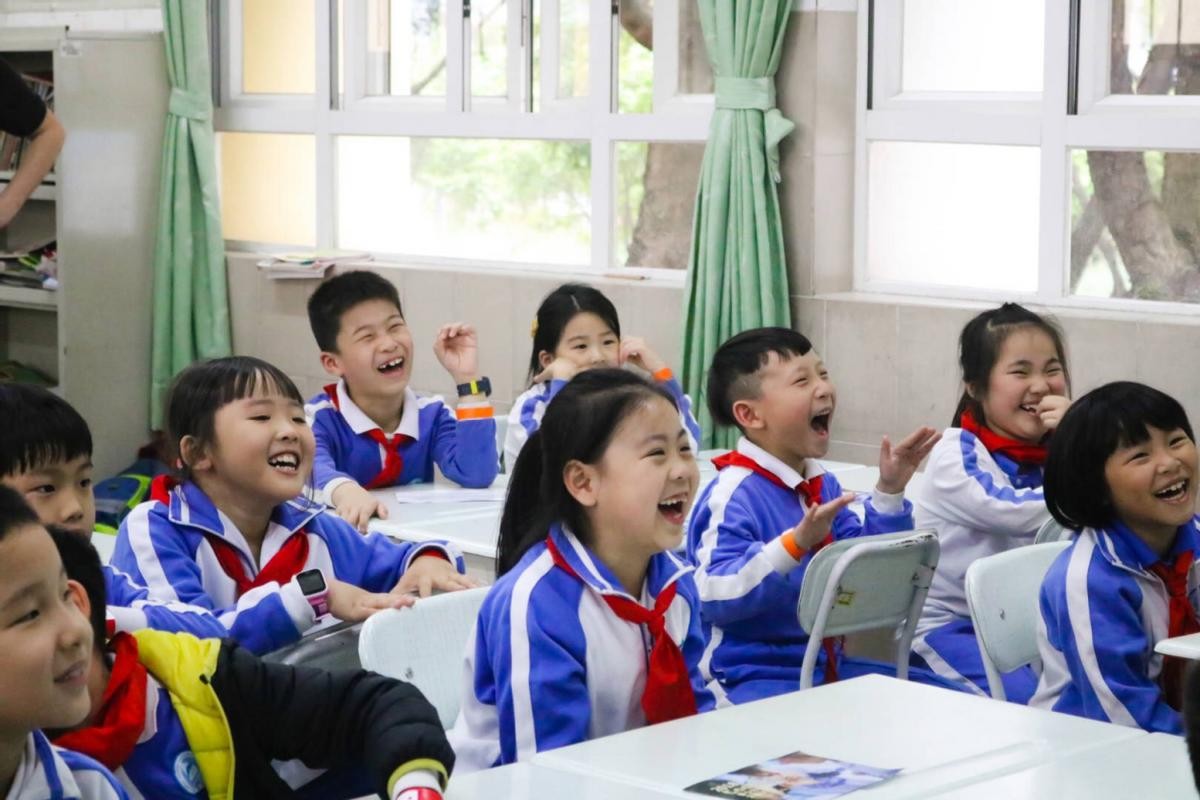 家庭教育VS学校教育，哪一个对学生更负责，看二者如何巅峰对决