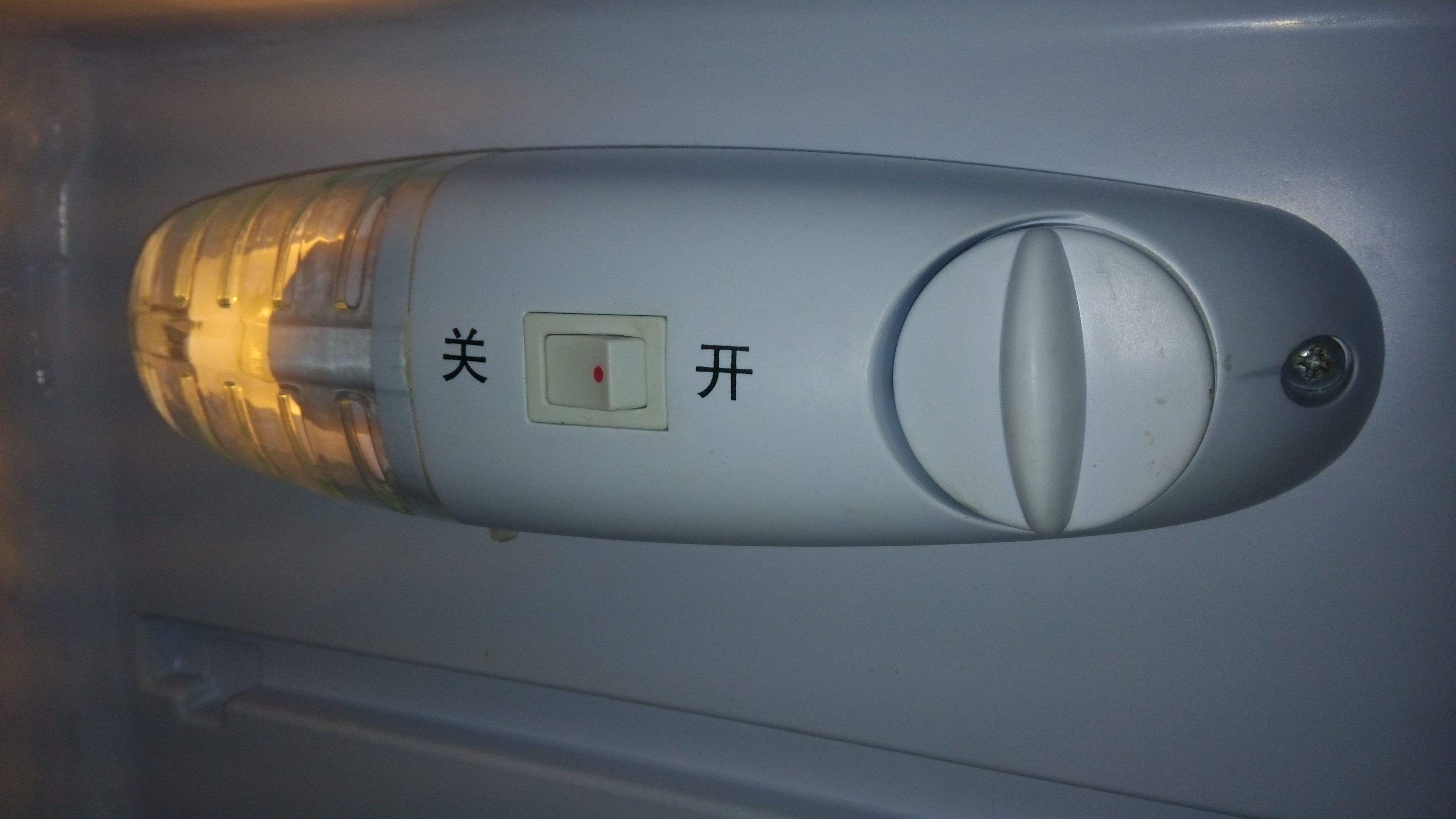 冬季冰箱的正确使用方法,是别停机,再把温度调到最低