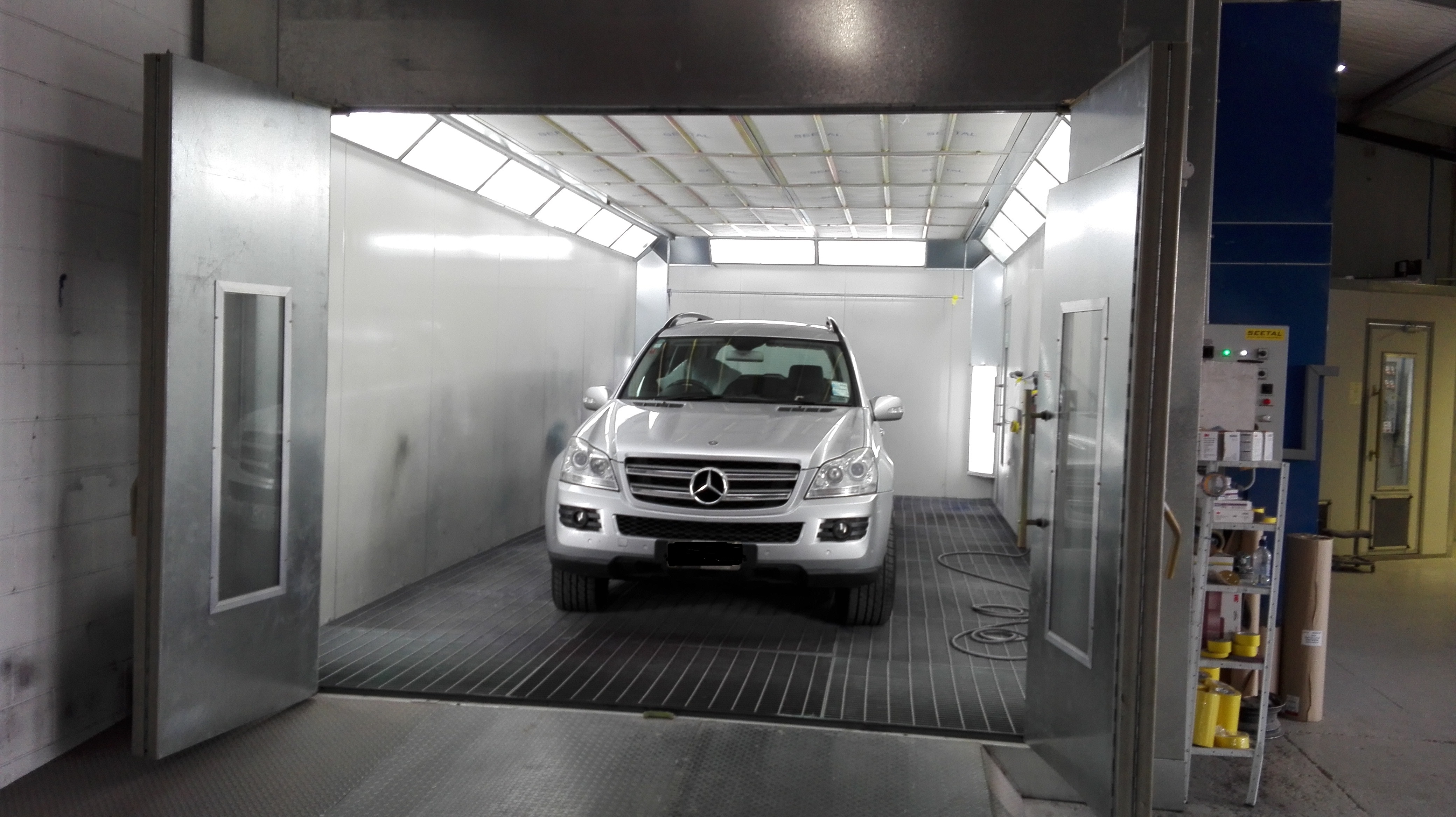 汽车全车喷漆多少钱起底4s店喷漆